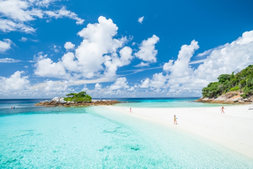 ラチャノイ島&ラチャヤイ島シュノーケリングツアーで訪れるパイレーツビーチ