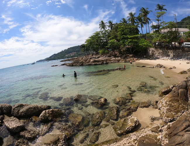 透明度が高いダイアモンドビーチの海 
