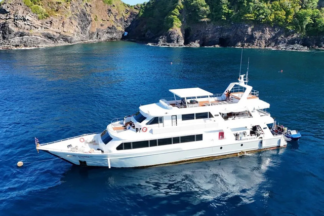 シミラン諸島ダイブクルーズ船・マンダリンクィーン9号外観写真