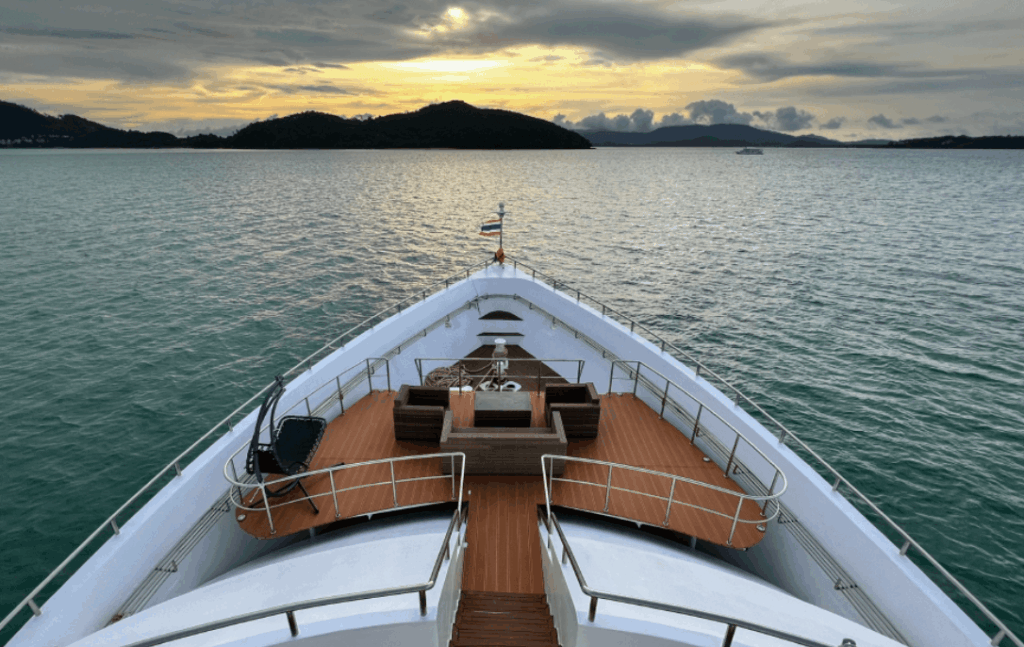 MV Koon9船首
