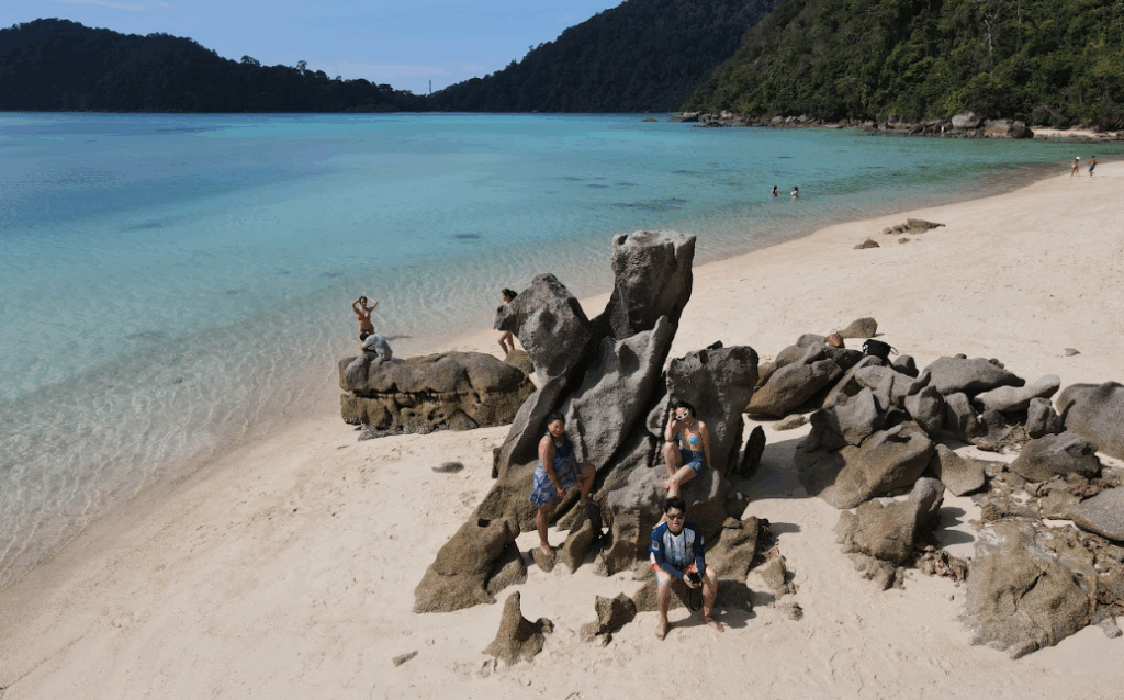 スリン諸島・Mai-Ngamビーチで上陸しのんびり過ごす