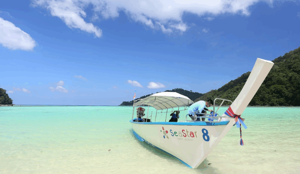 スリン諸島・Mai-Ngam Beach上陸しリラックスタイム有ります