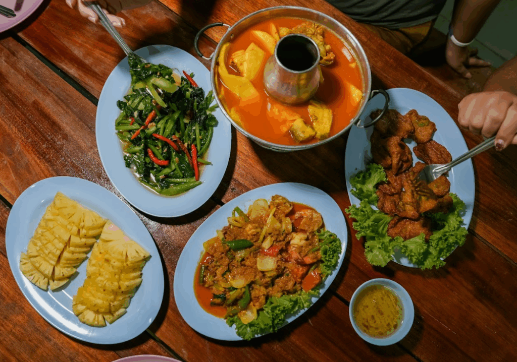 スリン諸島国立公園内レストランにて夜ご飯付きです