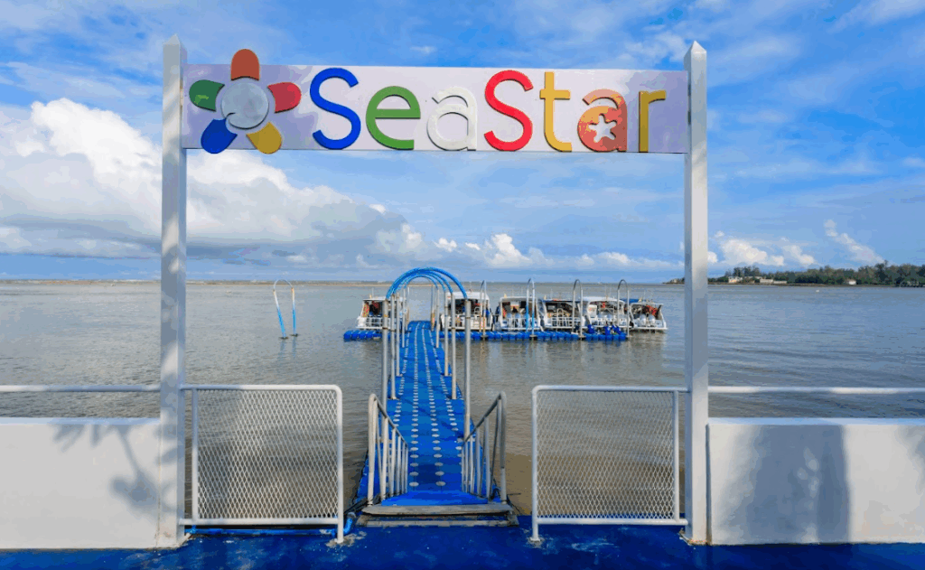 スリン諸島行き船の桟橋