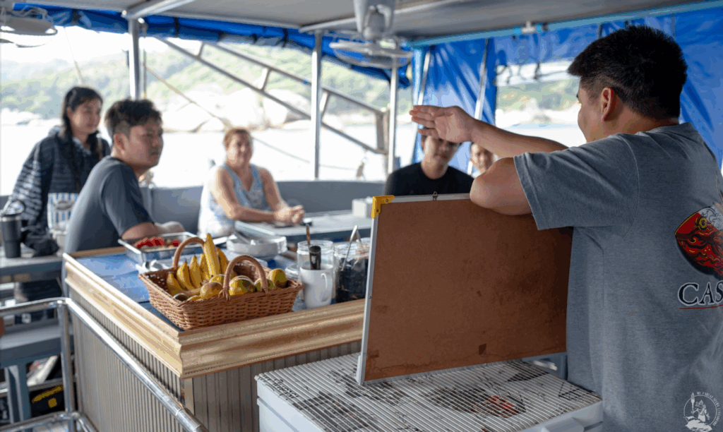 ダイビングブリーフィングの様子