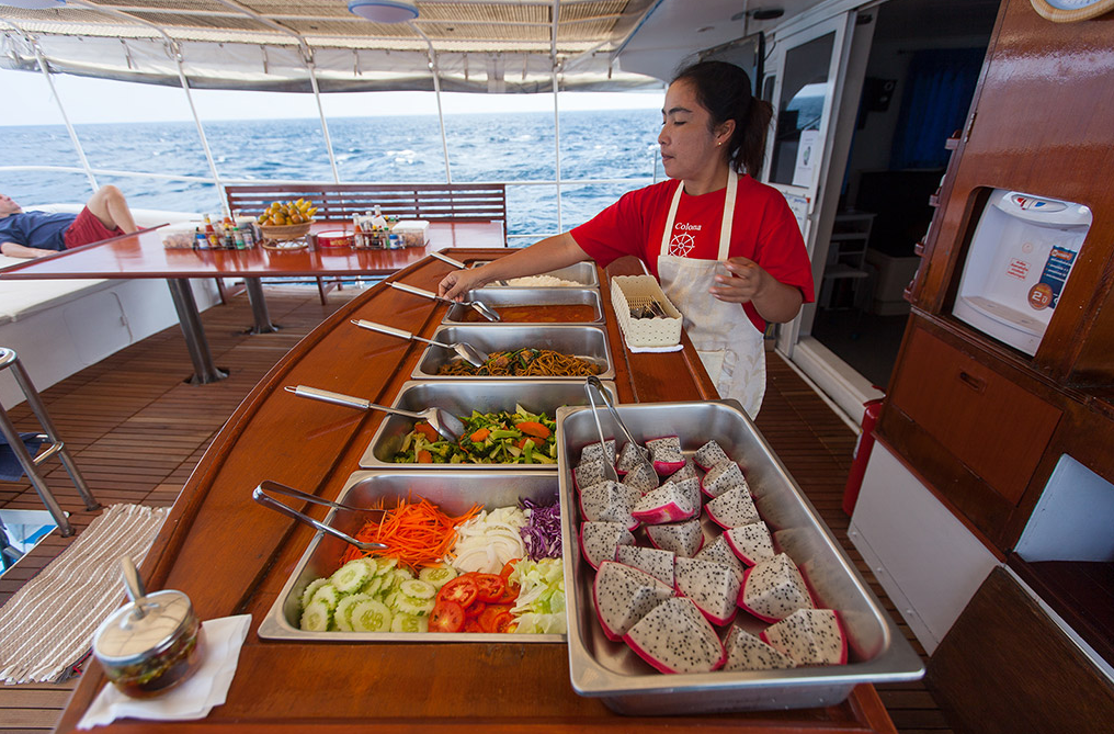 メインダイニング・食事の様子