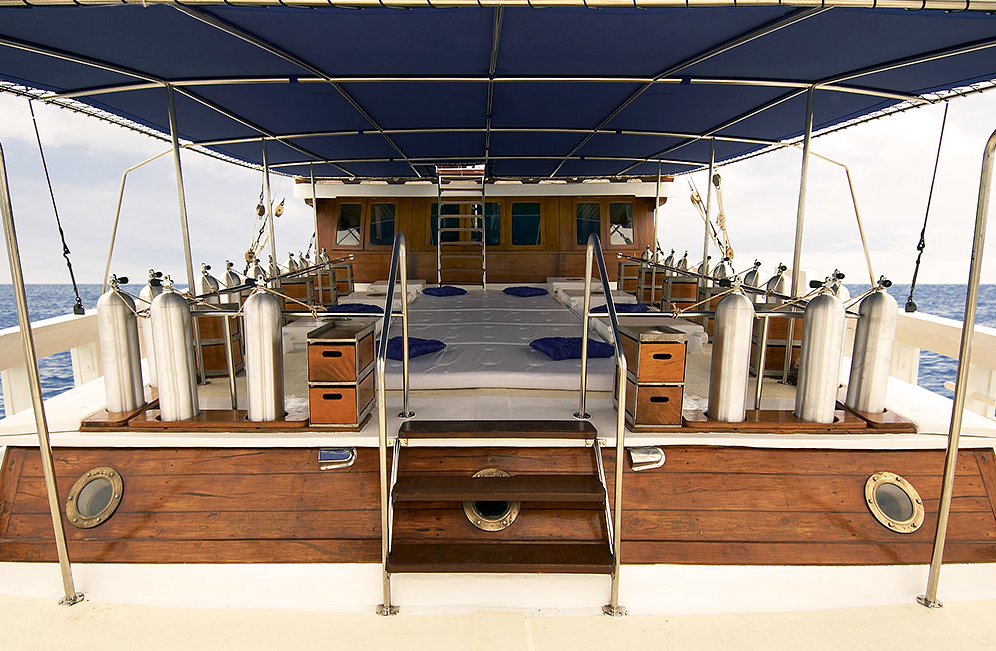 The Phinisi（フィニシ号）・オープンエア席・ダイブデッキ