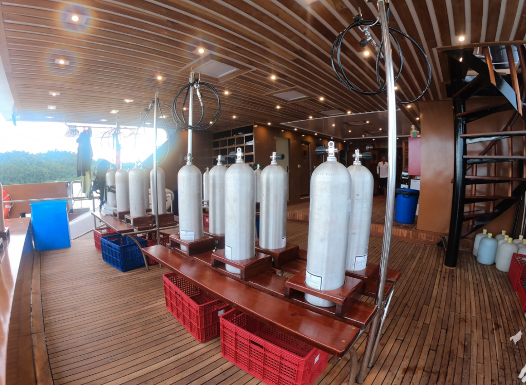 広々したダイビングデッキ