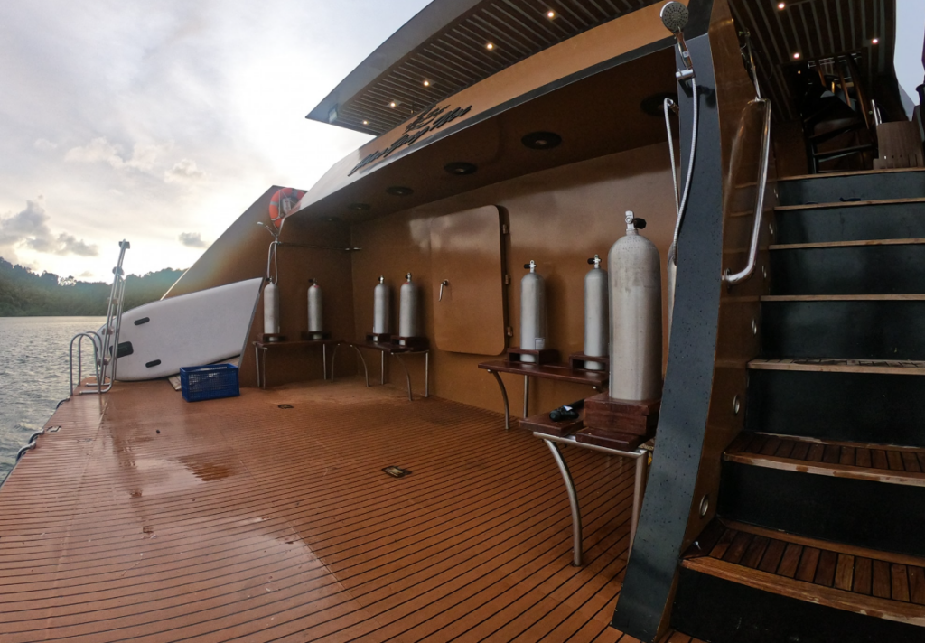 広々したエントリー・エキジットエリアです