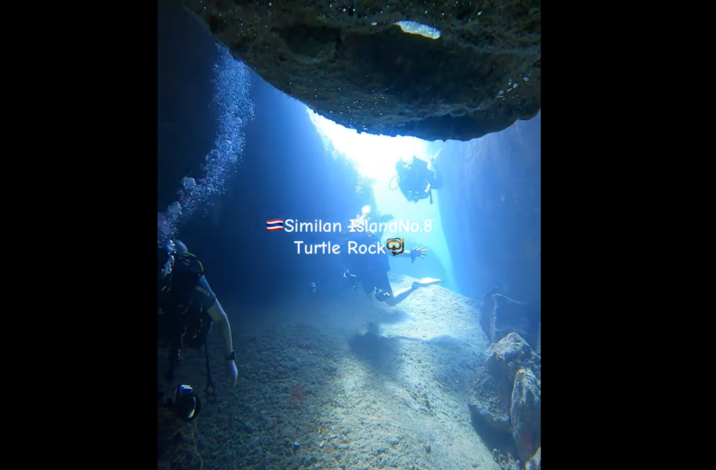シミラン諸島№8・タートルロックのスイムスルー