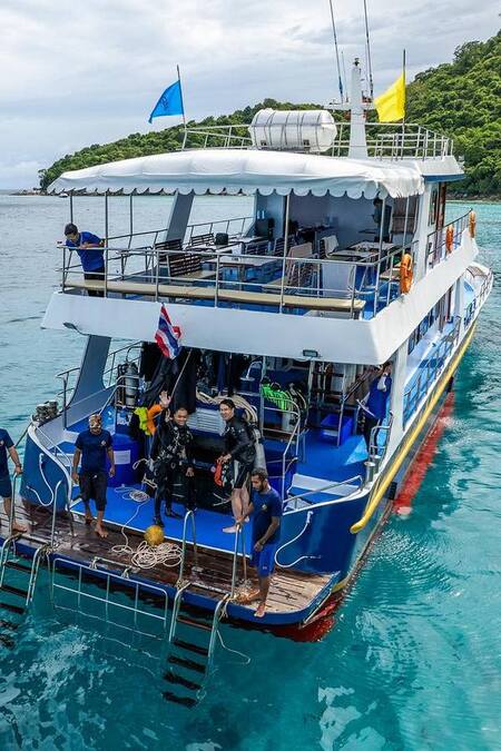 マーメイド号ダイブデッキ